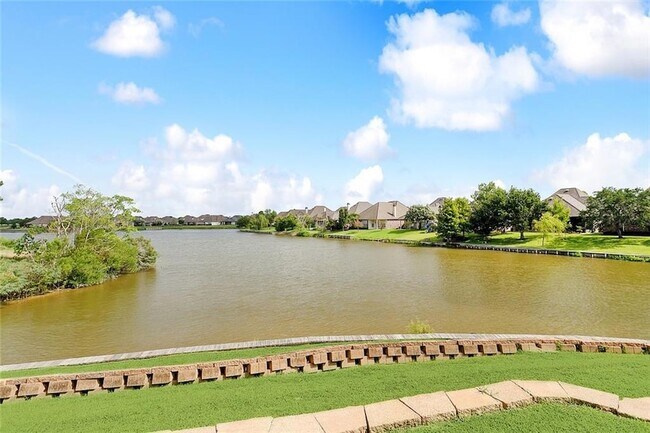 Building Photo - 109 Grand Champions Ln