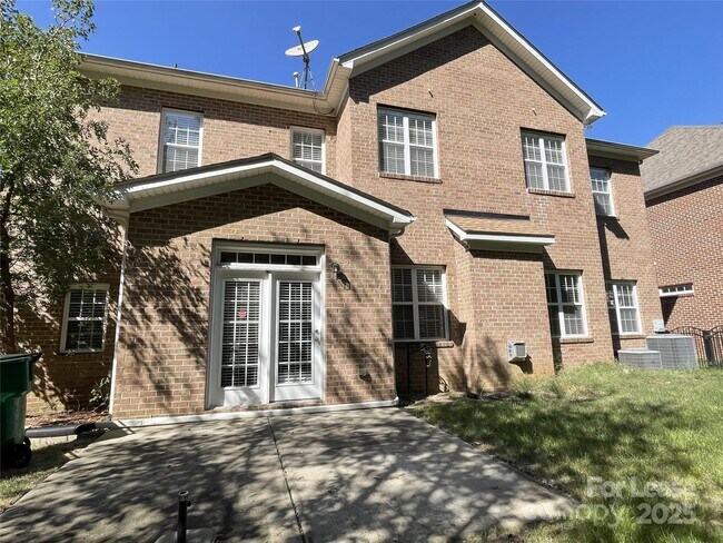Building Photo - 4934 Mesa Verde Rd