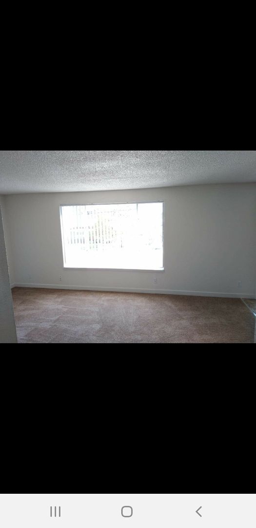 Building Photo - Two Bedroom Apt Homes - Central Mill Plane...