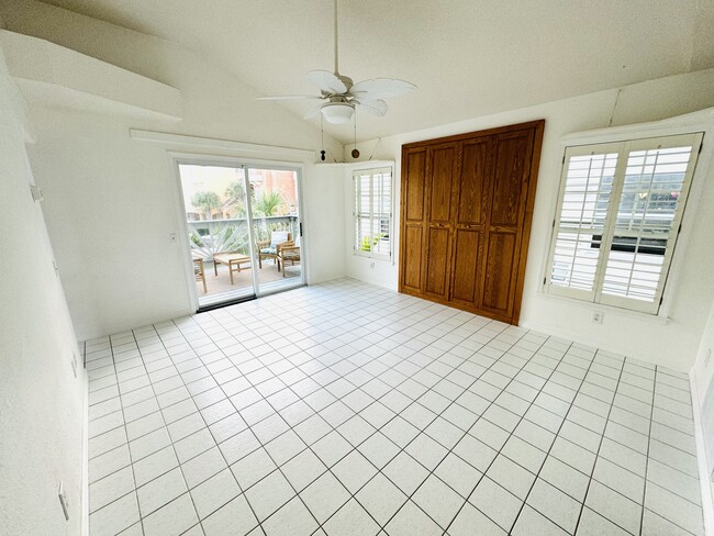 Building Photo - 135 178th Ave W