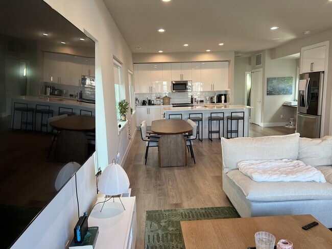 Building Photo - 4179 SE 68th Ave