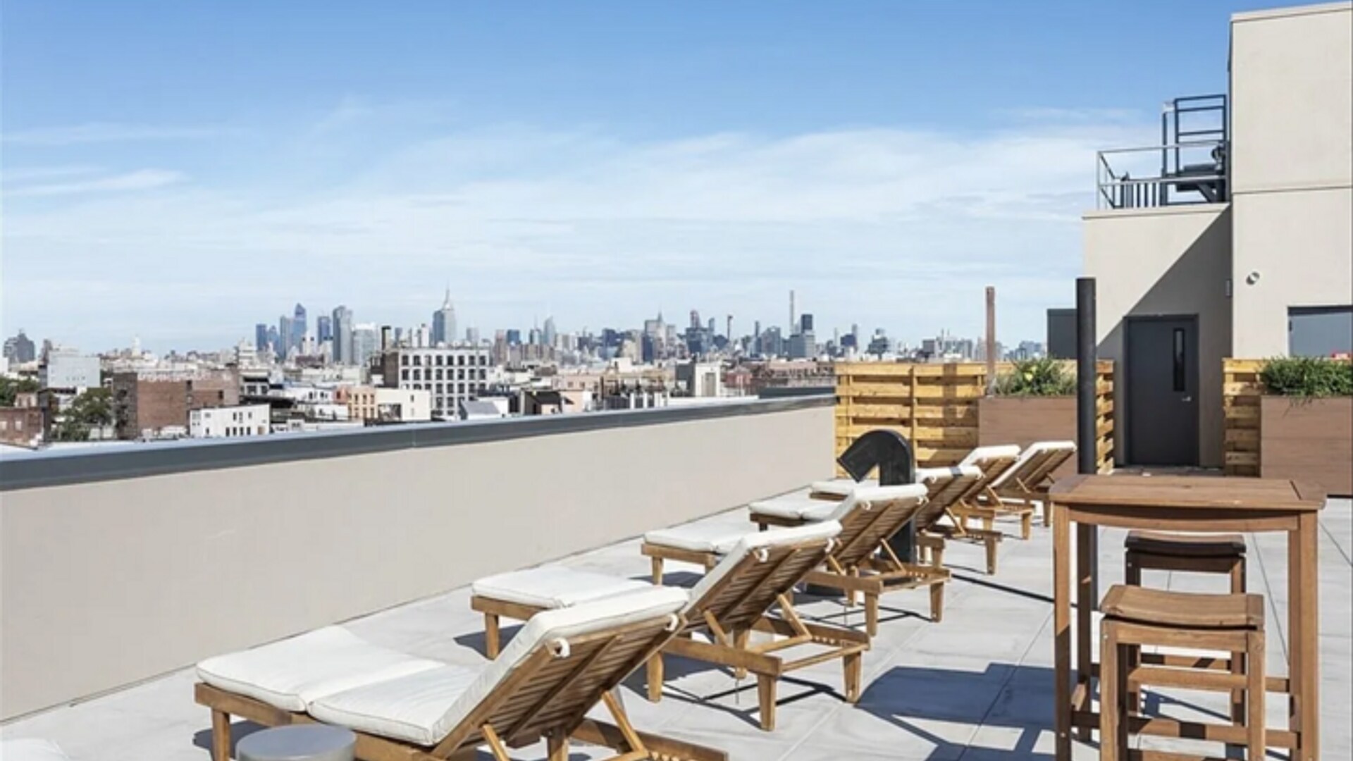 Building Photo - 824 E New York Ave