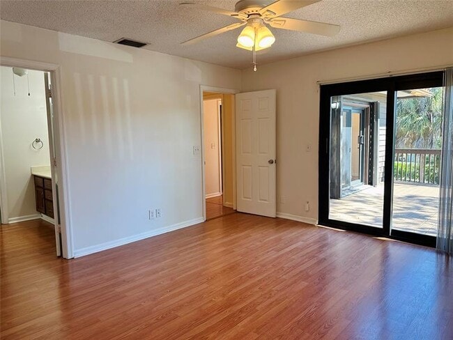 Building Photo - 444 Pine Cir