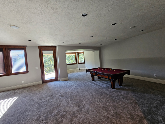Building Photo - 738 Deer Hollow Rd