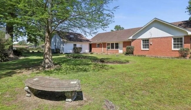 Building Photo - 1235 Elaine Dr