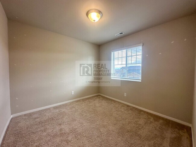 Building Photo - 3 Bedroom Home in Desirable Lipoma Firs Community – Puyallup