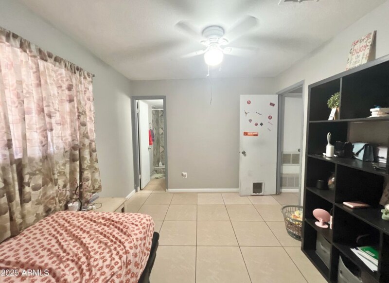 Building Photo - 2819 N 48th Ln