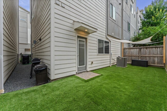 Building Photo - 311 Eado Park Cir