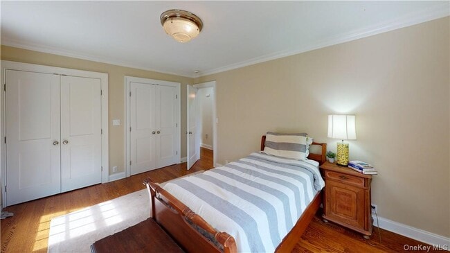 Building Photo - 225 S Barry Ave