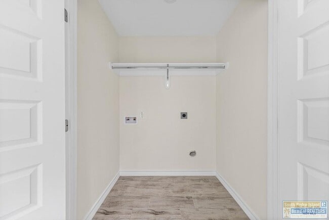 Building Photo - 690 Seminole Ln