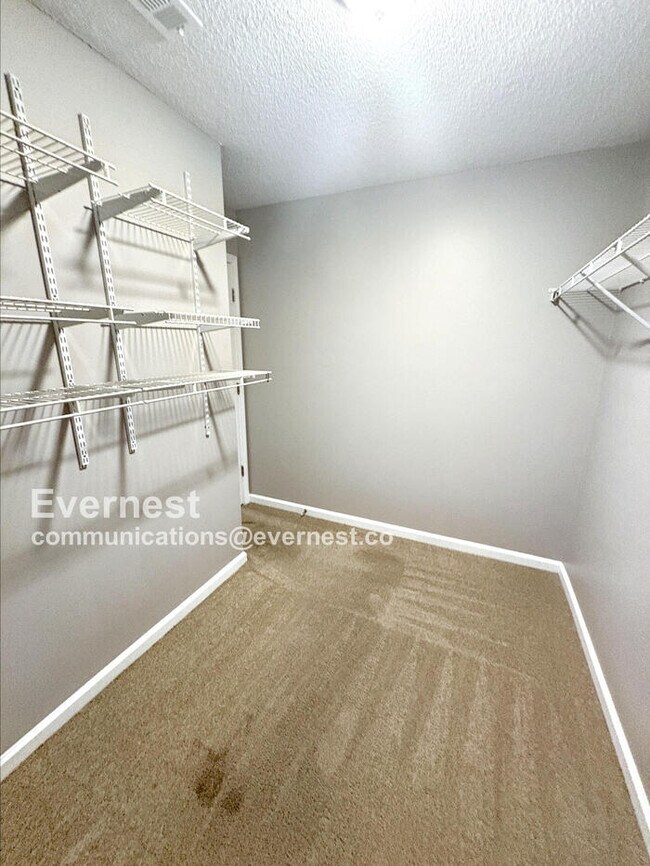 Building Photo - 6300 Crooked Creek Dr.