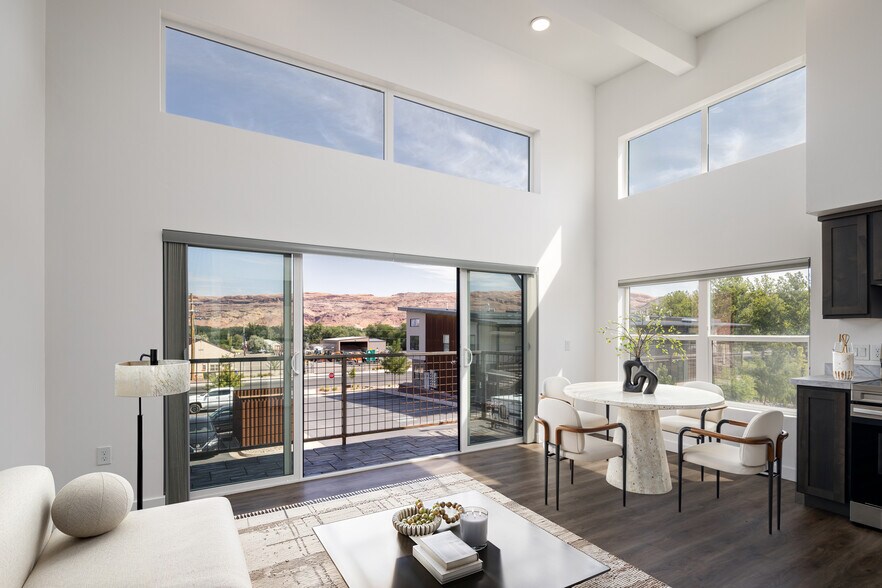 Primary Photo - 443 Kane Creek Blvd