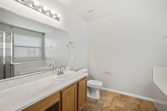 Building Photo - 711 Sugar Brook Dr