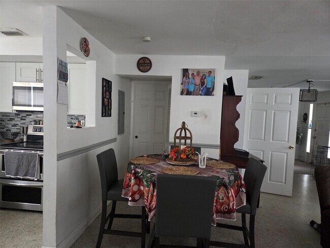 Building Photo - 2630 SW 49th Ct