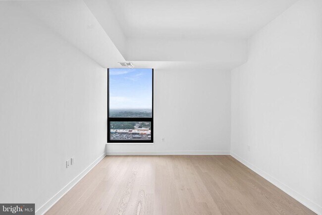 Building Photo - 1650 Silver Hill Dr