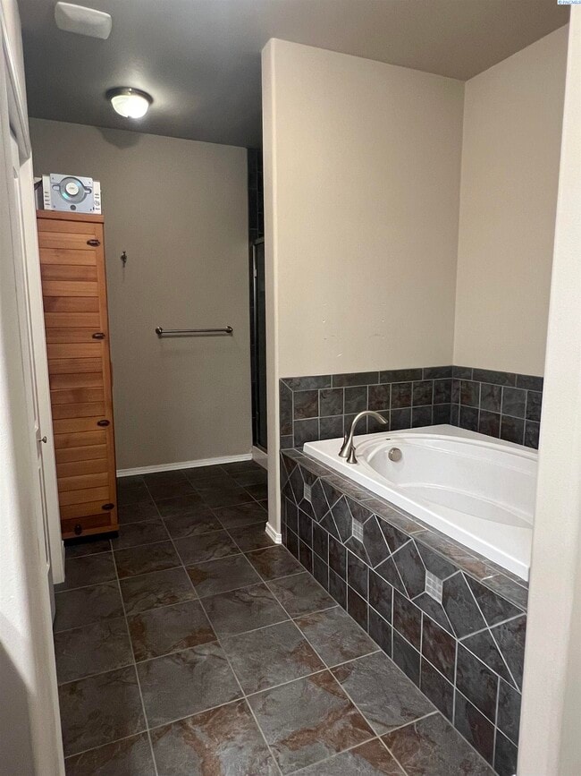 Building Photo - Sourthridge Area for rent