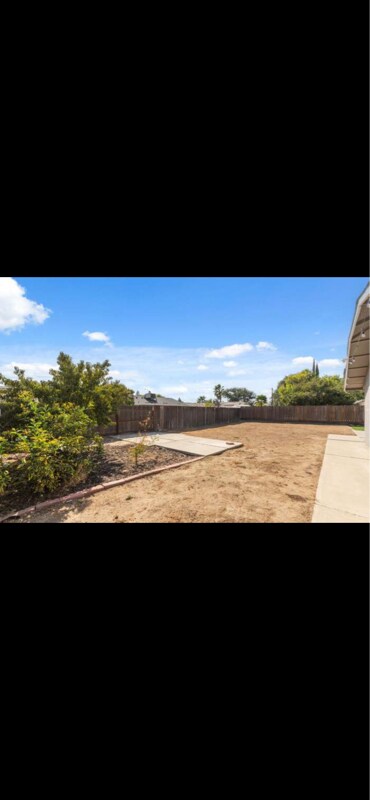 Building Photo - 1488 Ashcroft Ave