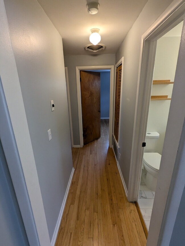 Building Photo - 7070 Beacon Way