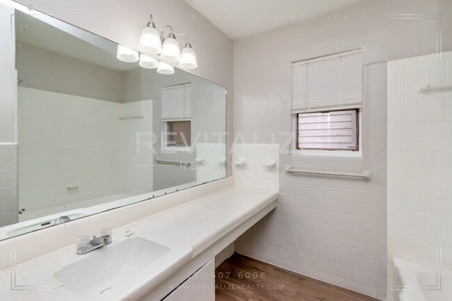 Building Photo - HALF-DEPOSIT SPECIAL! Updated 2 Bed/1 Bath Home in Mobile!