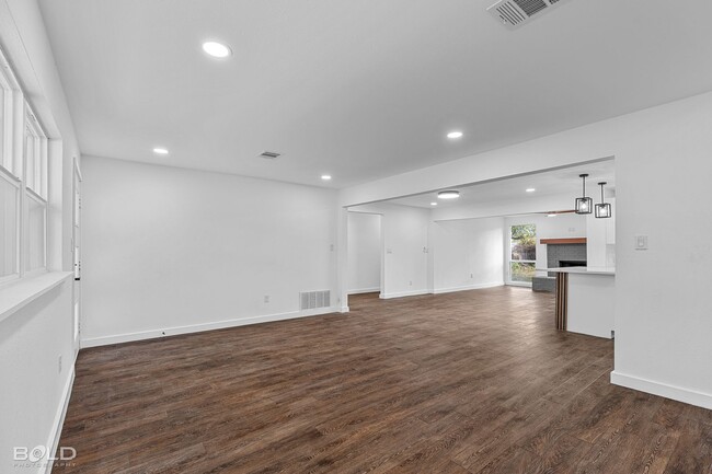 Building Photo - Check Out this 3 bed 2 bath in Bossier