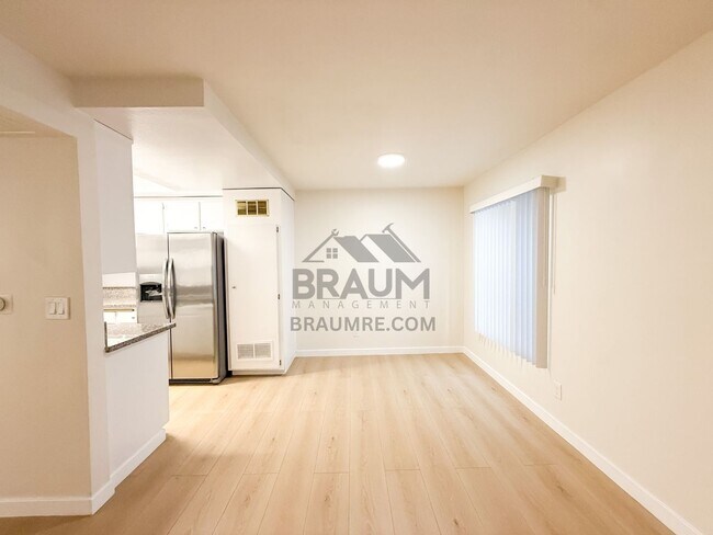 Building Photo - 5245 Riverton Ave