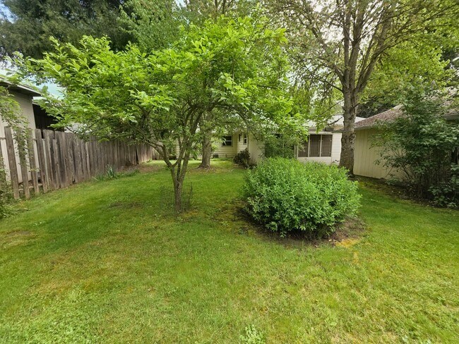 Building Photo - Country Garden in City Limits