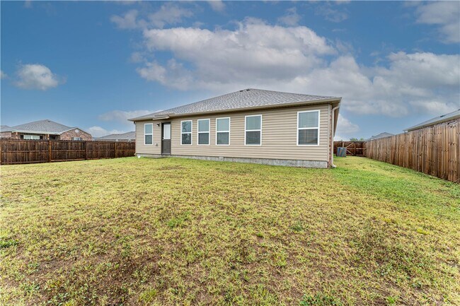 Building Photo - 6702 SW Pilgrim Rd