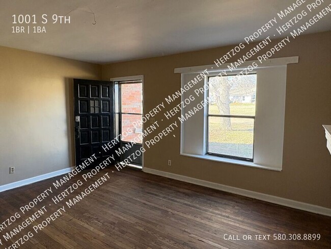 Building Photo - 1001 S 9th-