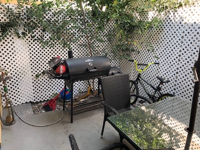 Building Photo - 727 E Tujunga Ave