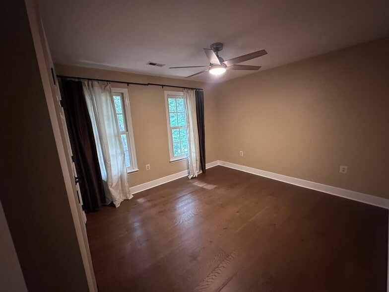 Building Photo - 10205 Chinkapin Dr