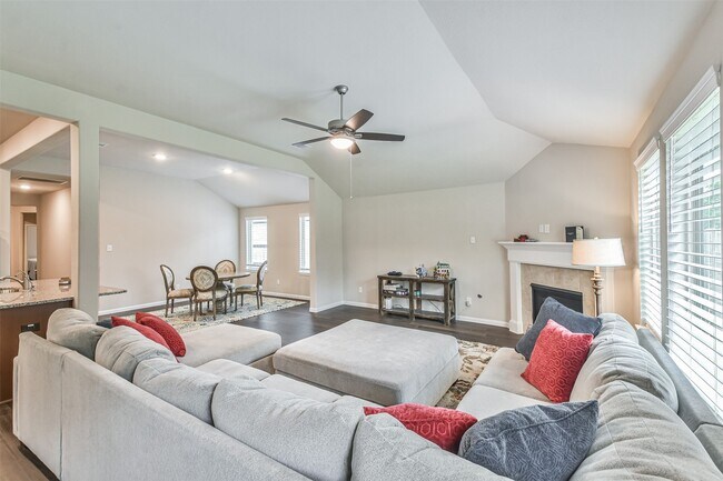 Building Photo - 19111 Friesian Stallion Ln