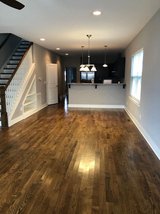 Building Photo - Stunning home in Historic West Town!