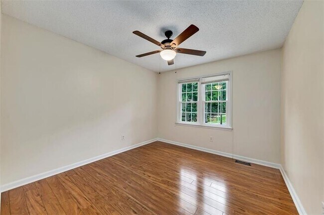 Building Photo - 718 Players Ct