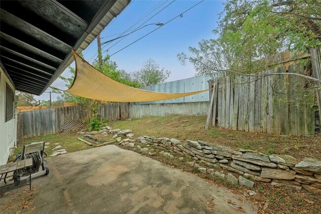 Building Photo - 1706 Elmhurst Dr