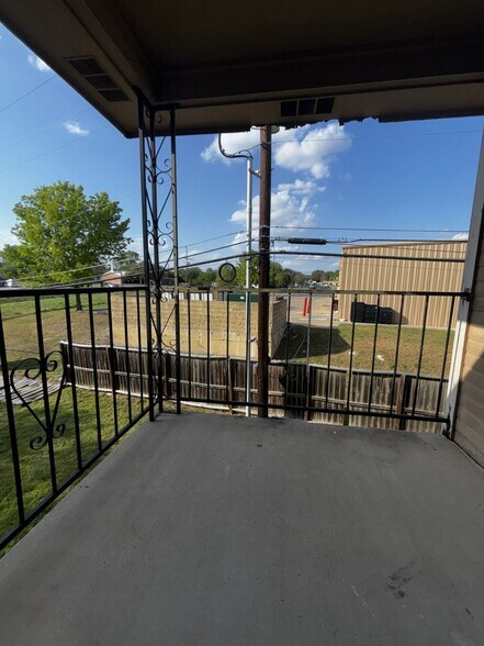 Building Photo - 4801 Rainbow Cir