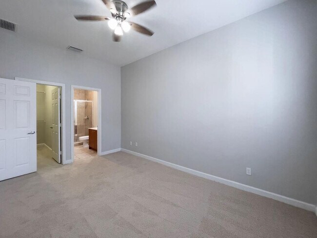 Building Photo - 2343 Vintage Dr