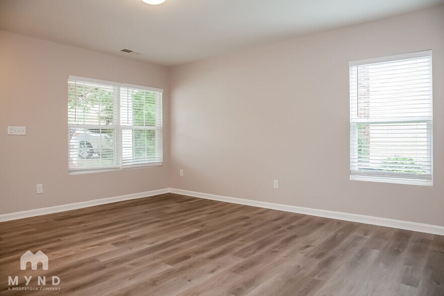 Building Photo - 10700 Parnie Ct