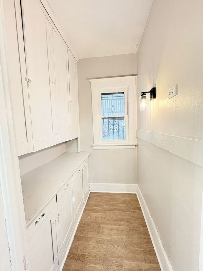 Building Photo - 119 Winthrop St
