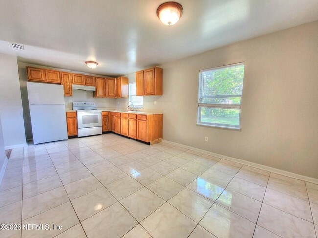 Building Photo - 10881 Key Coral Dr