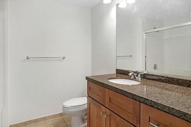 Building Photo - 3022 Alcazar Pl