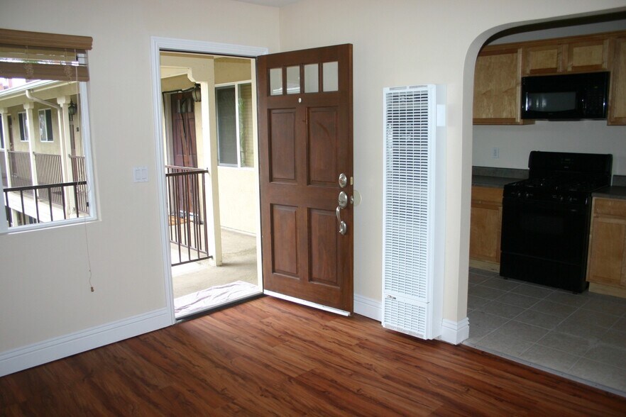 Building Photo - 312 J Ave