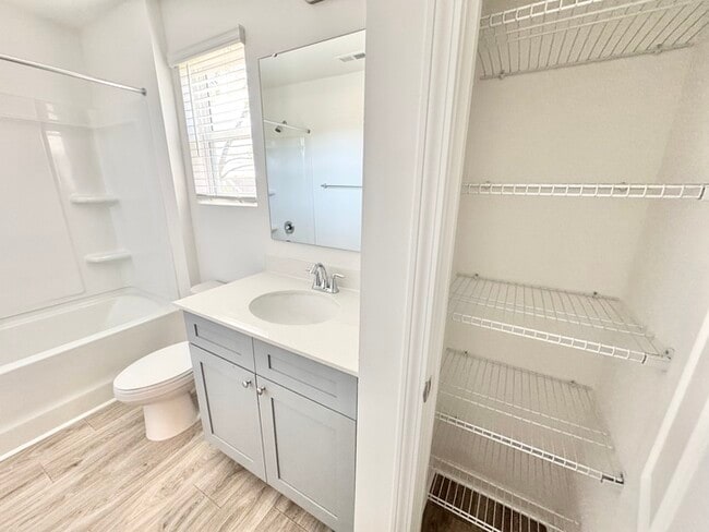 Building Photo - On quiet, dead end Street 3 bedroom 2 1/2 ...