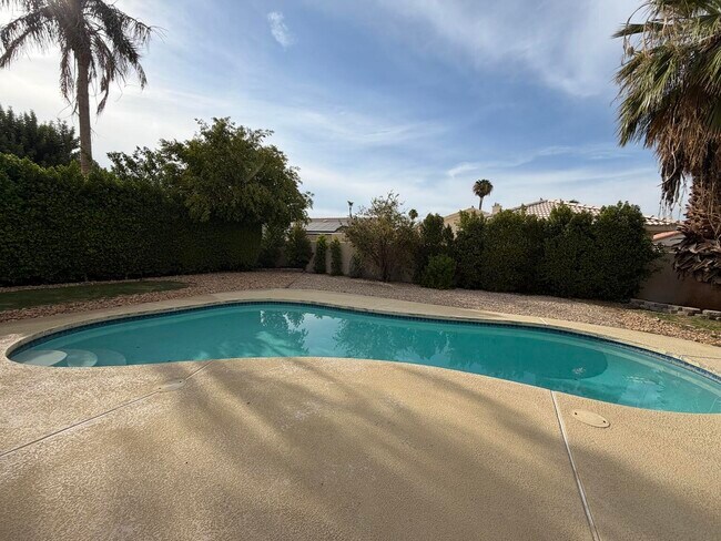 Building Photo - 68412 Descanso Cir