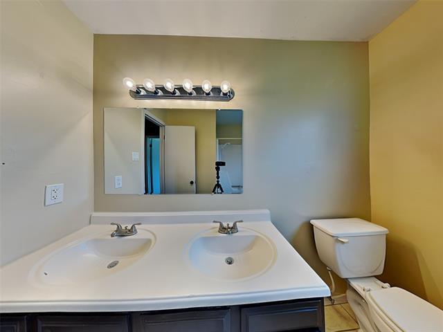 Building Photo - 1334 Forestglen Dr