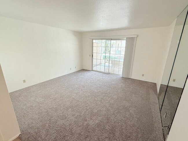 Building Photo - Freshly Updated 2-Bedroom Condo In The Mes...