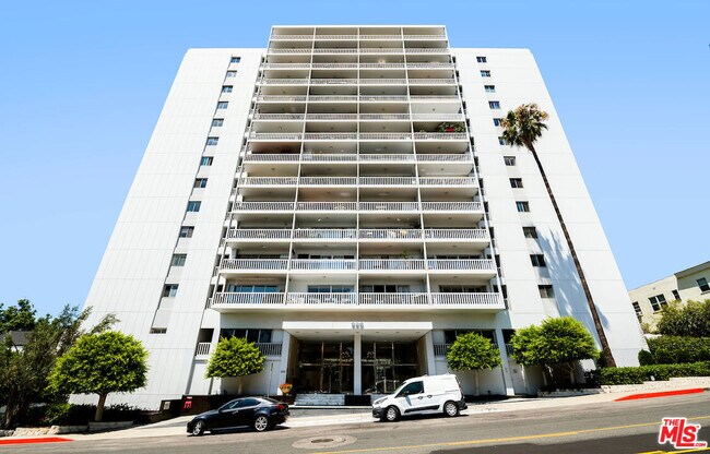 Building Photo - 999 N Doheny Dr