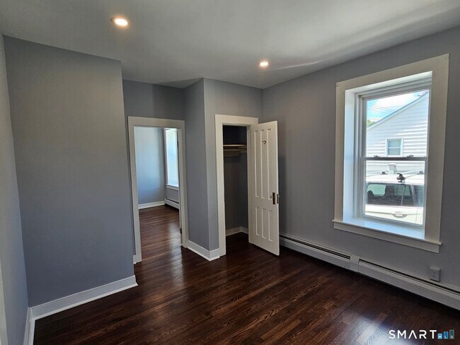 Building Photo - 301 Roosevelt Dr