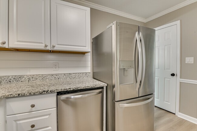Building Photo - 454 Windtree Pl