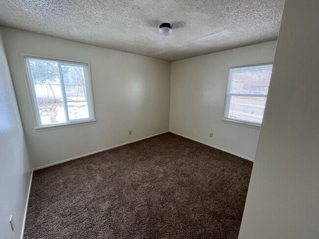 Building Photo - 1 Montana in Pine Creek Village