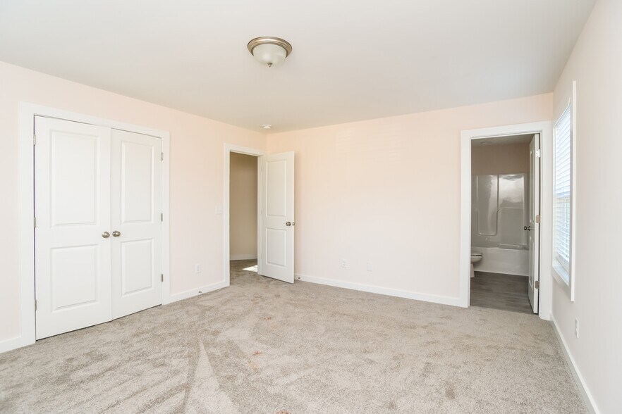 Building Photo - 608 E Texas Ave